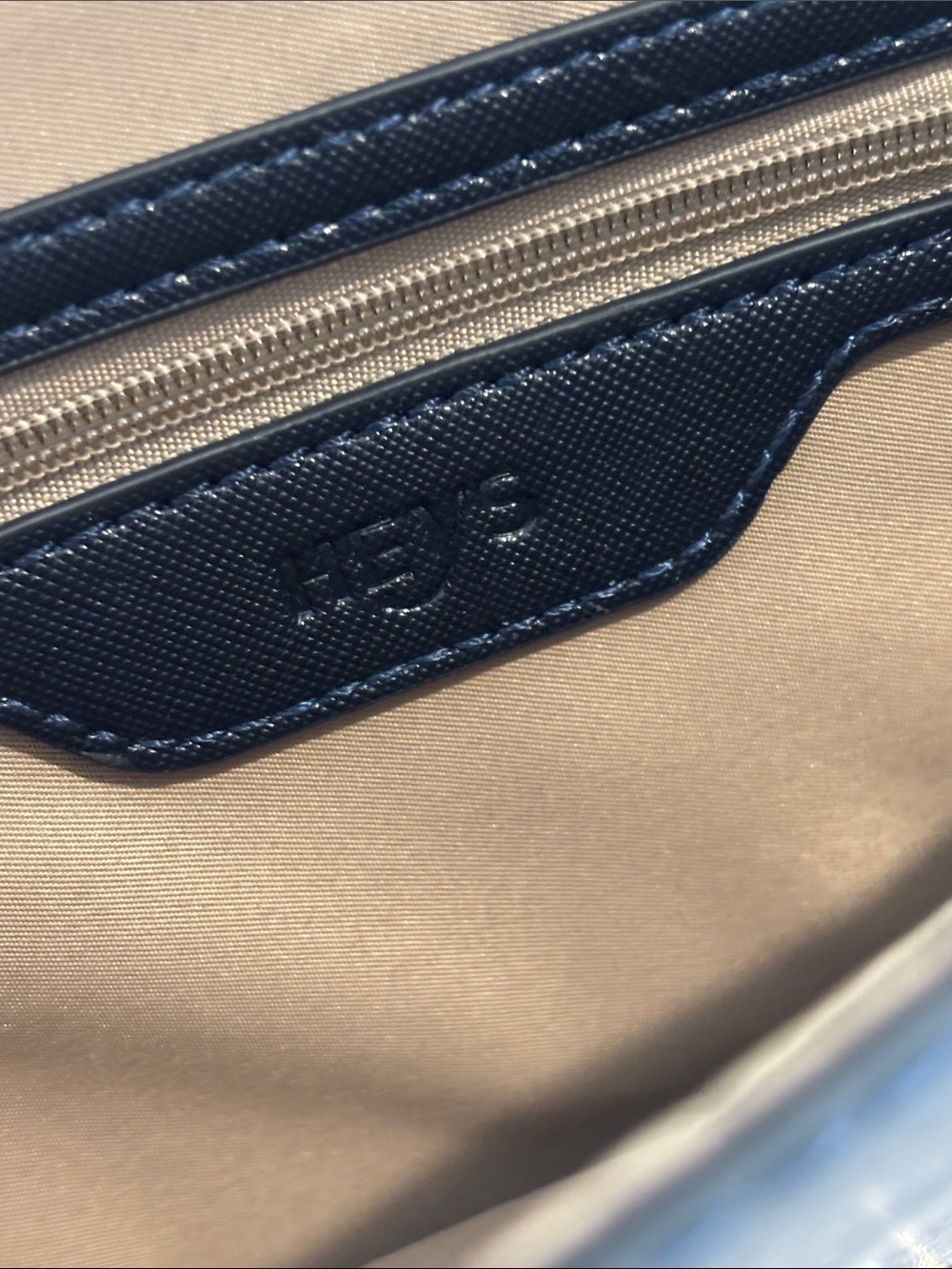 HEYS Crossbody Bag Glossy Navy blue Flap close turn lock removable strap - Picture 13 of 17